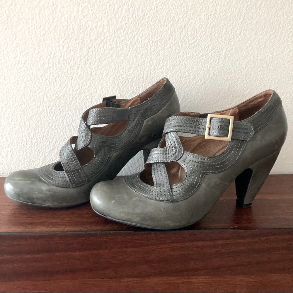Miz Mooz Soho Leather Caged Mary Jane Retro 1940’s Heels Size 7 Grey Distressed